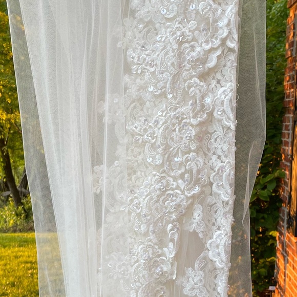 Ivory Wedding Veil - Picture 5 of 6